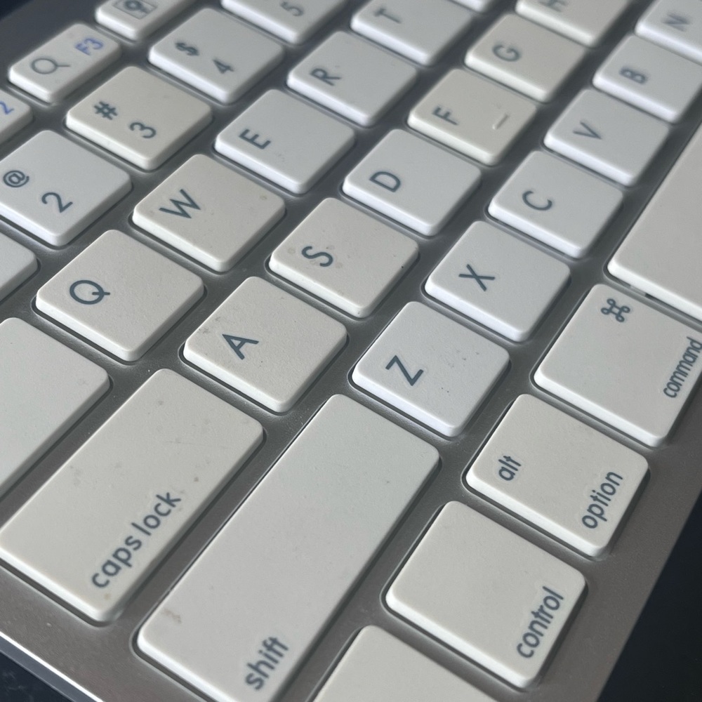 omoton wireless bluetooth keyboard white and silver